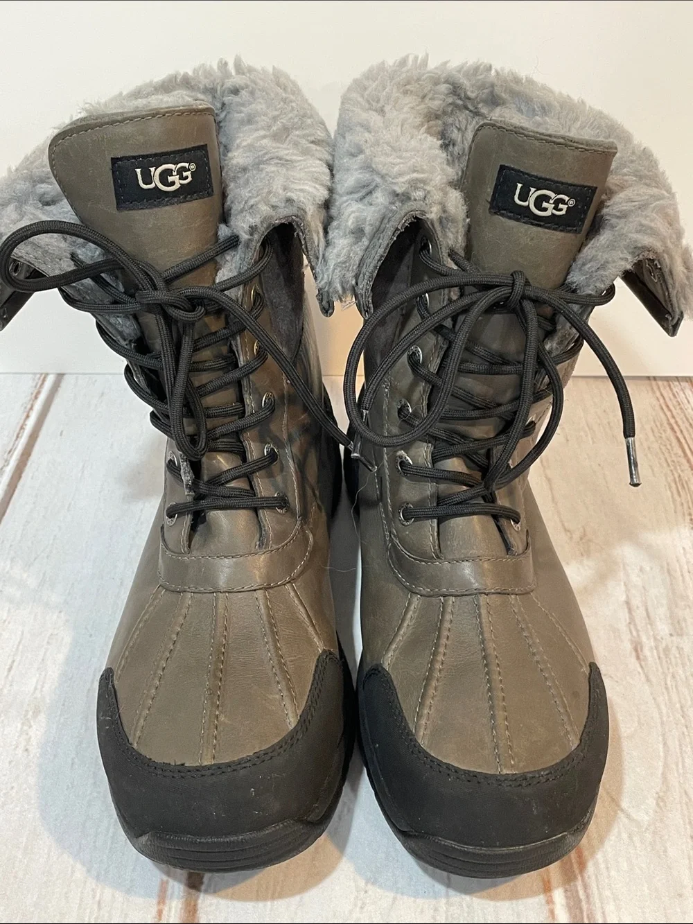 UGG Butte Boots Mens 11.5 Olive Gray Lace-Up Fold Over Shearling Vibram Sole